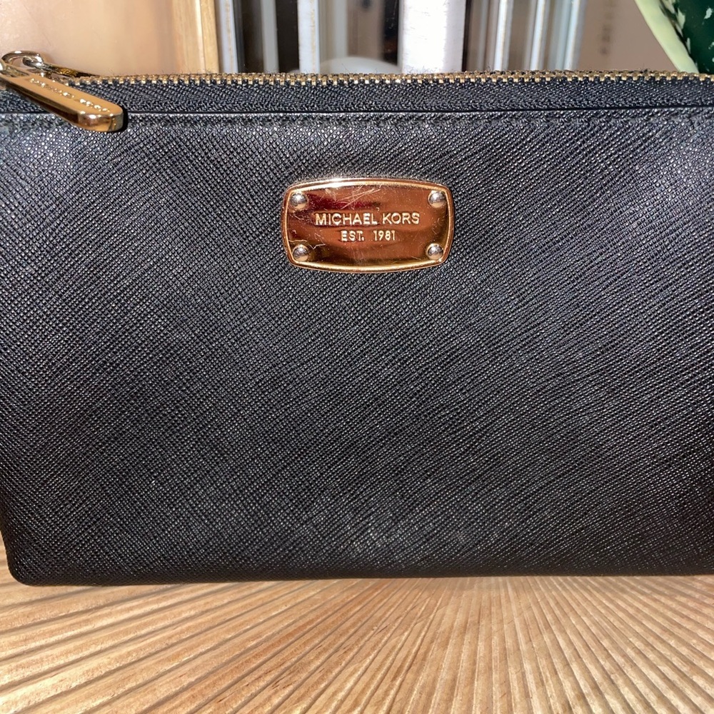 Black Michael Kors double zip Wristlet 🖤 - Picture 2 of 10
